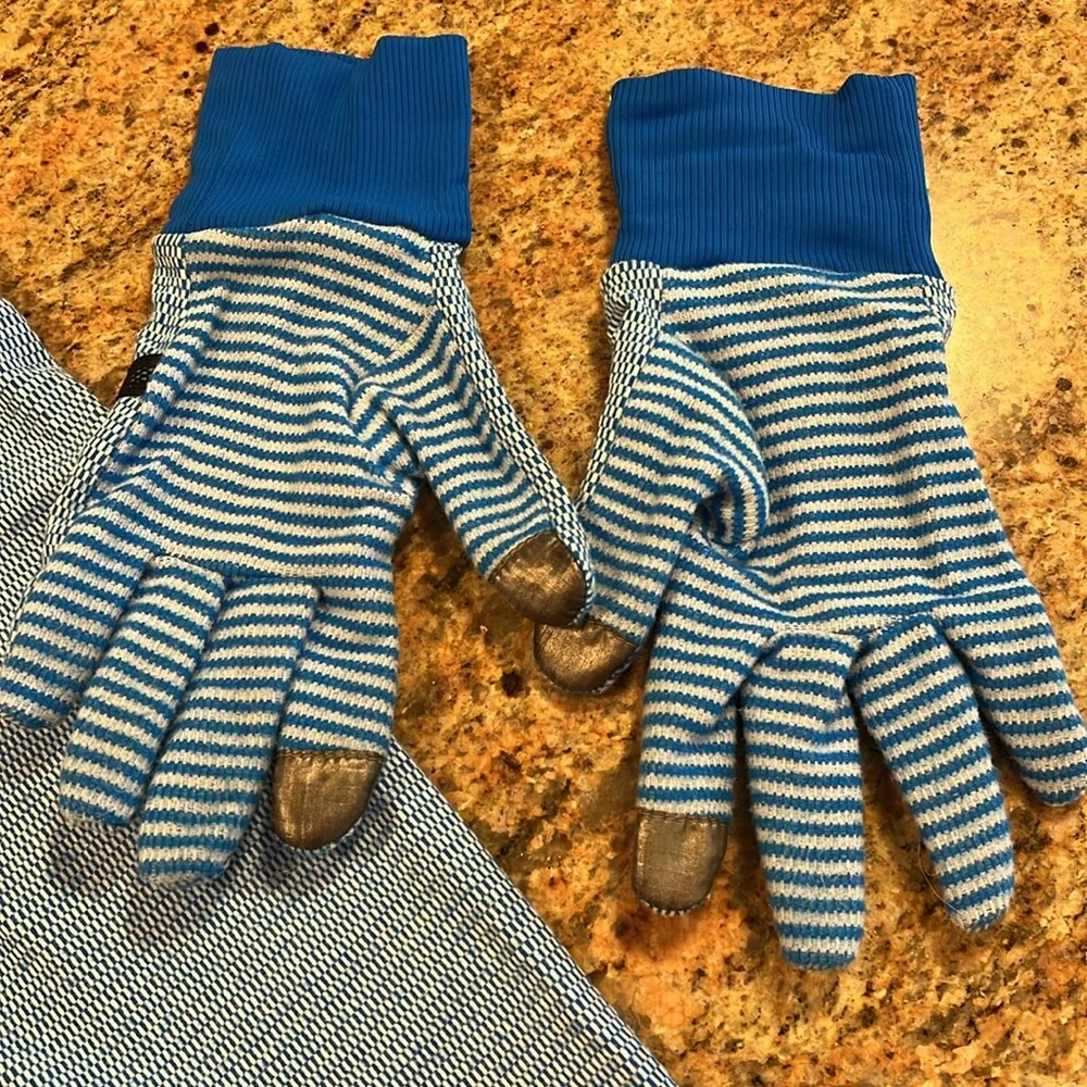 Lululemon neck warmer and gloves. Gloves m/l